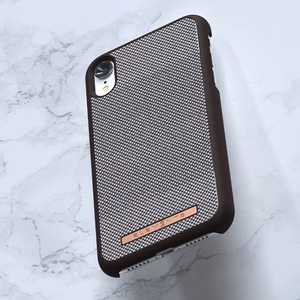 Nordic Elements Saeson Idun Pattern 1 vāciņš ierīcei iPhone XR, tumši brūns