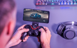 Rebel wireless gamepad for smartphones and tablets