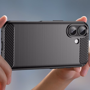 Carbon viedtālruņa apvalks iPhone 17 - melns