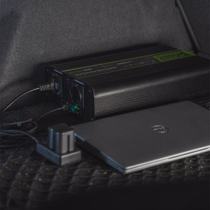 Green Cell PRO sprieguma pārveidotājs, 12 V DC uz 230 V AC, 2000 W nepārtraukta / 4000 W īslaicīgā jauda, modificēta sinusoīda