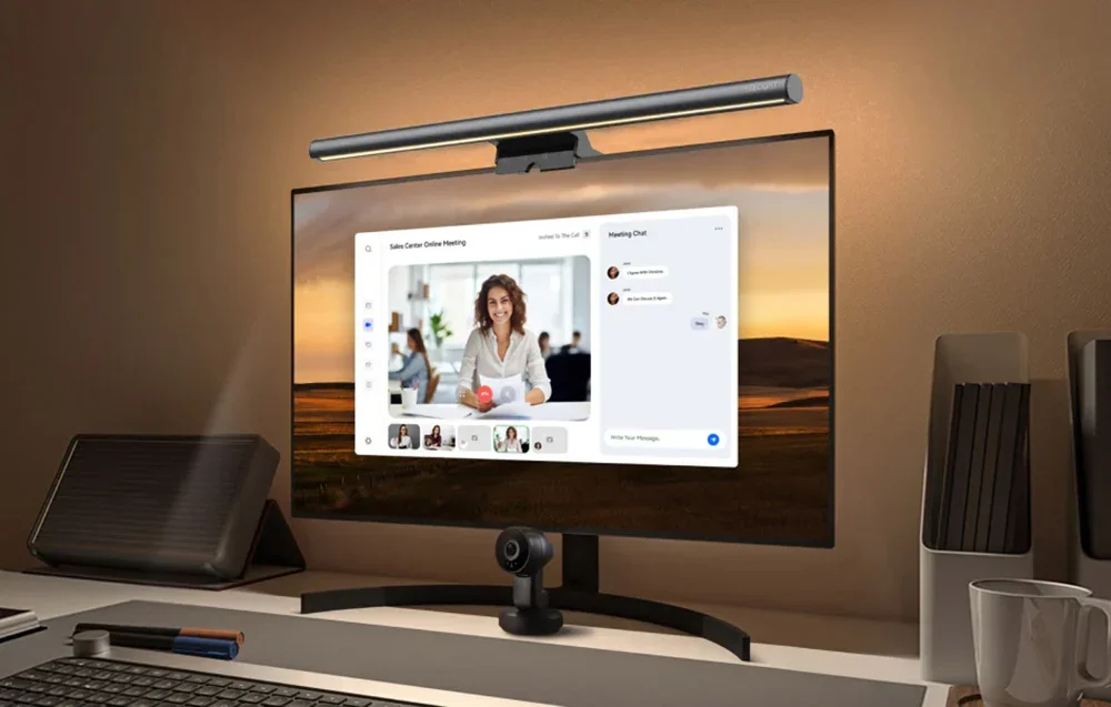 Monitor with light bar lamp during videoconferencing, the screen shows a woman and chat of the meeting