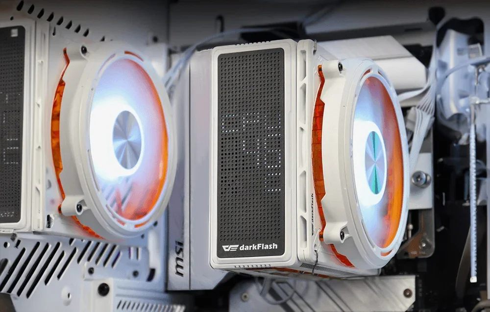 2 Darkflash aktīvā dzesētāja komplekti datora korpusā