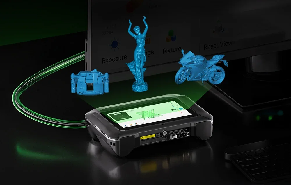 Creality 3D scanner uz galda ar ziliem 3D modeļiem