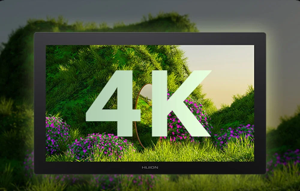 Huion ekrānā redzama 3D zaļa ainava ar violetiem ziediem un lielu 4K uzrakstu centrā.