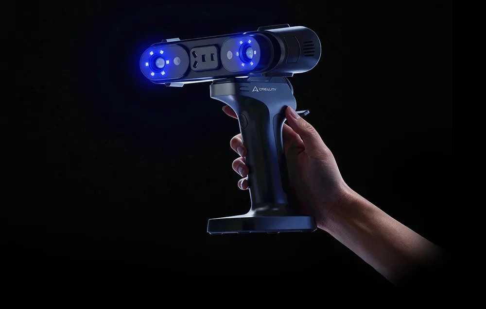 Creality rokas 3D scanner ar zilu gaismas projekciju