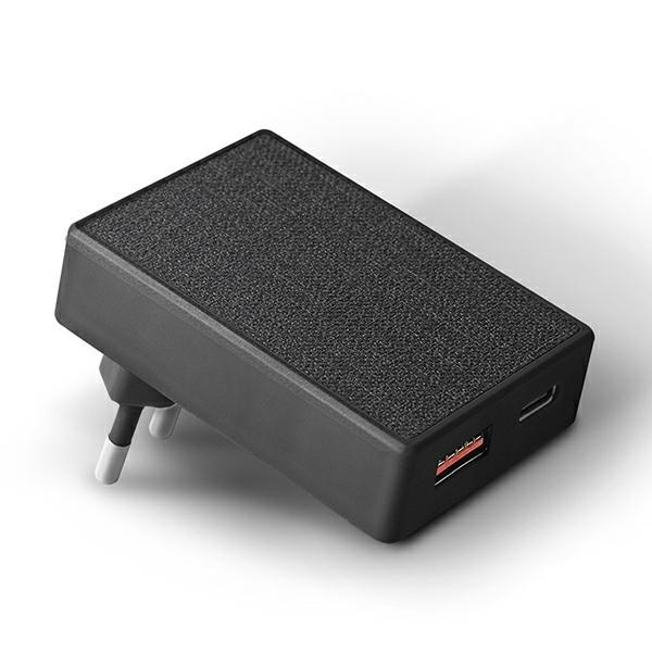 UNIQ Sienas lādētājs Votre Slim Duo 20W USB-C + USB-A melns/charcoal melns