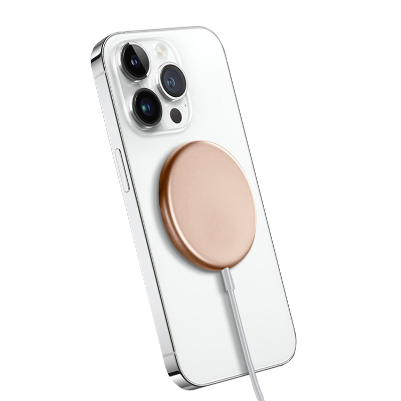Crong MagSpot alumīnija 15 W magnētiskais bezvadu lādētājs, saderīgs ar MagSafe, zelta krāsā