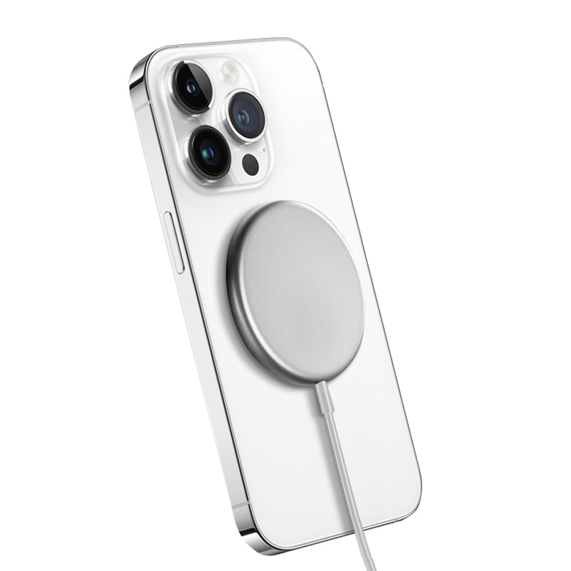 Crong MagSpot alumīnija 15 W magnētiskais bezvadu lādētājs, saderīgs ar MagSafe, sudraba un balts